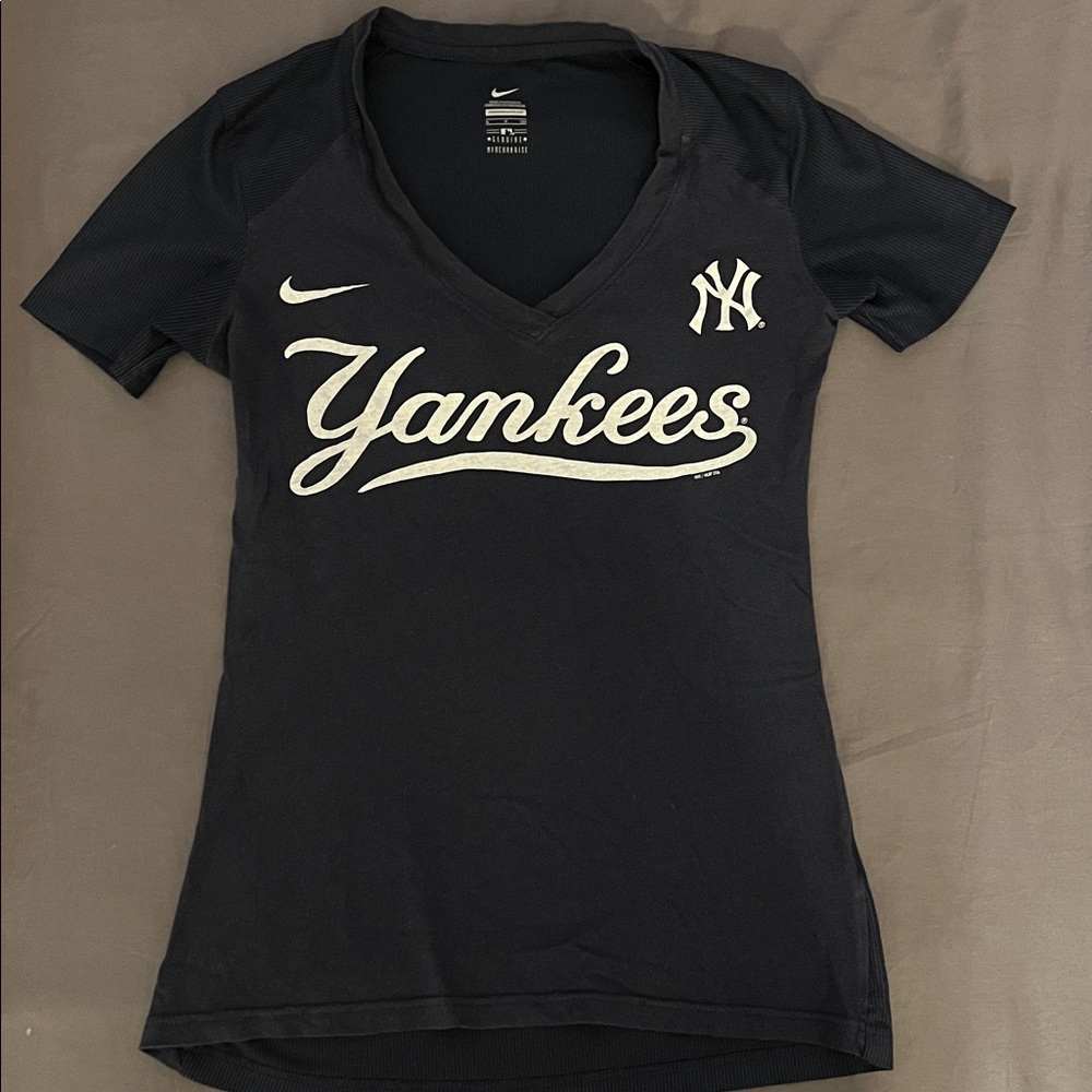 Nike Yankees Black V-Neck SMALL Tee